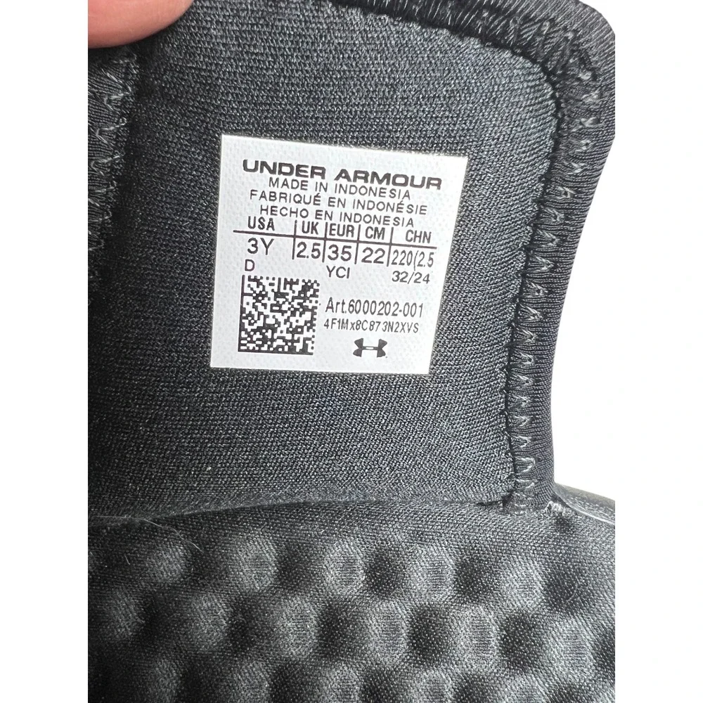 Under‎ Armour Kids Black Slides Sandals Adjustable Hook and Loop Closure Size 3Y